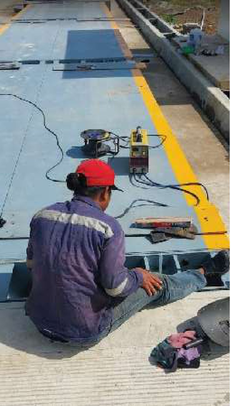Teknisi las di platform
